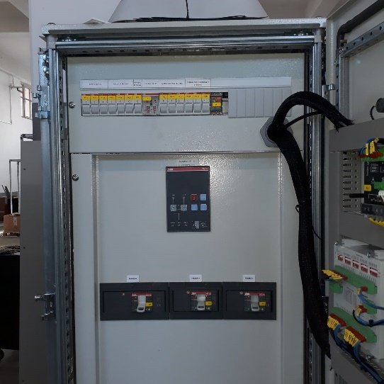 A white box with buttons and switches
Description automatically generated